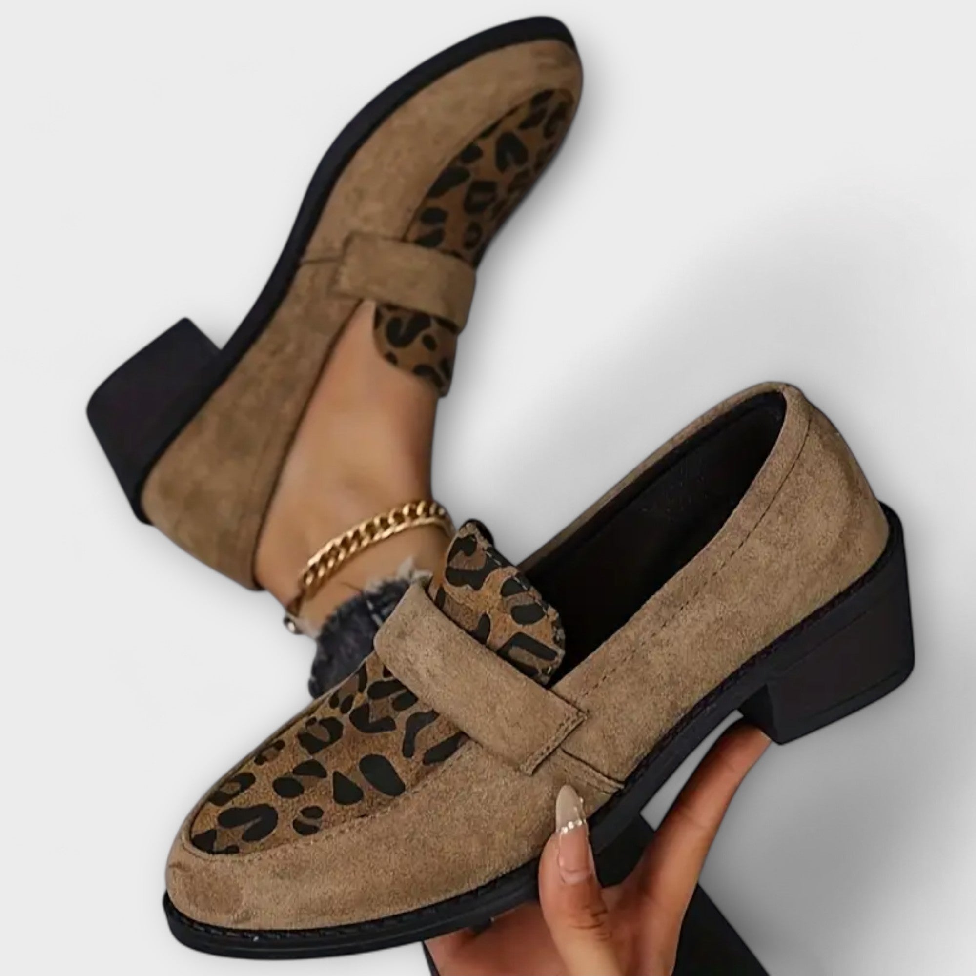Savina – eleganckie buty damskie z nadrukiem w panterkę