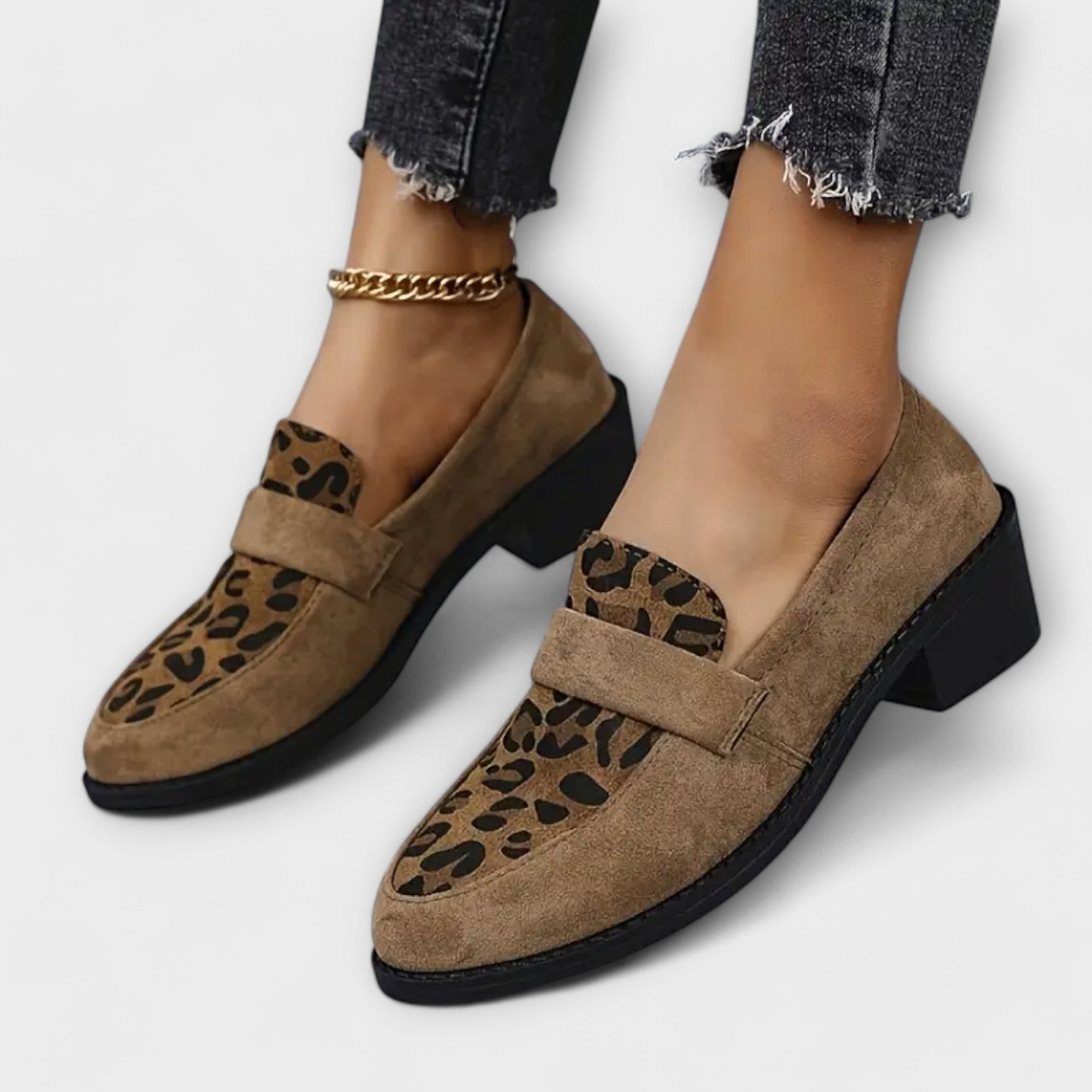 Savina – eleganckie buty damskie z nadrukiem w panterkę