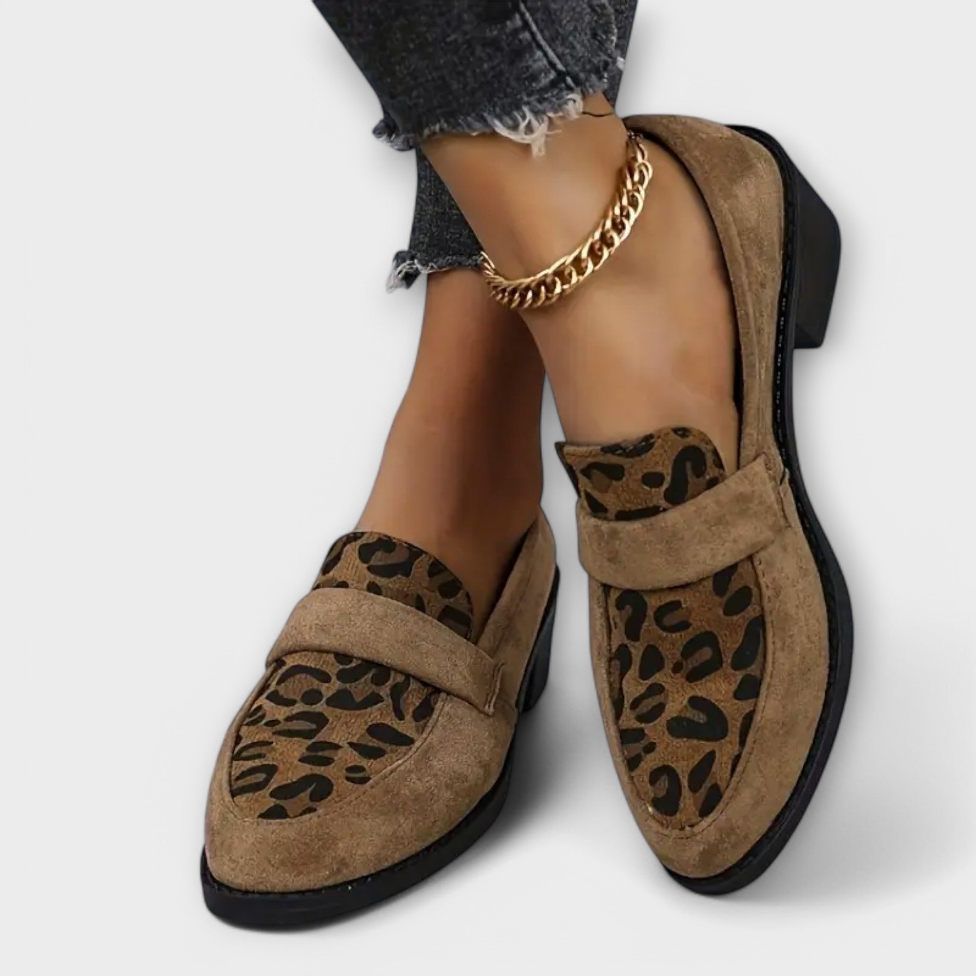 Savina – eleganckie buty damskie z nadrukiem w panterkę