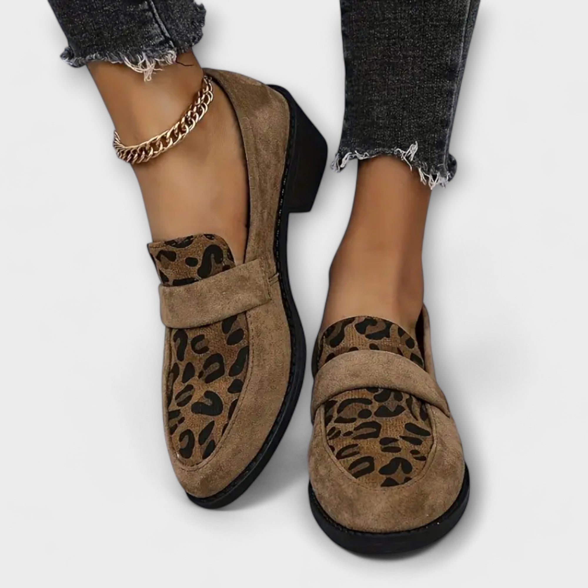 Savina – eleganckie buty damskie z nadrukiem w panterkę